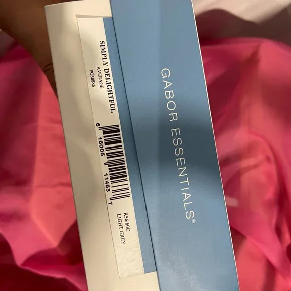 New In Box Gabor Essentials Simply Delightful Heat Friendly Wig Long Light Grey - Picture 4 of 5